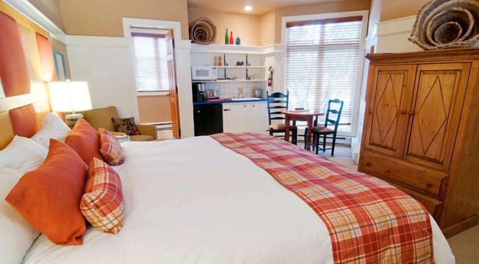 Second King or 2 Twins bedroom