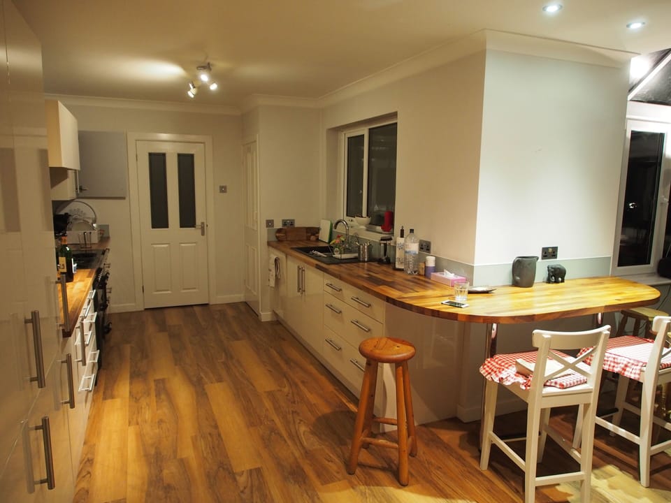 Kitchen with breakfast bar