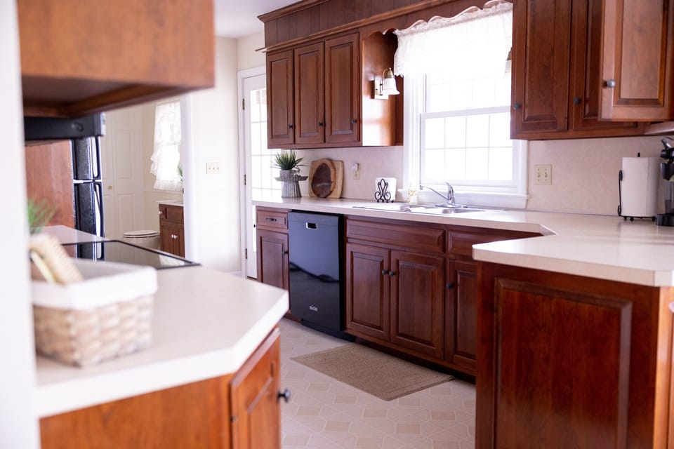 Great size kitchen and dining rooms for cooking and enjoying delicious meals. 
