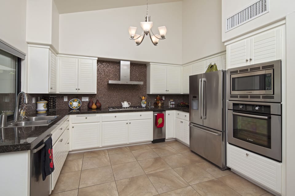Kitchen with Bosch Appliances and well stocked for cooking!