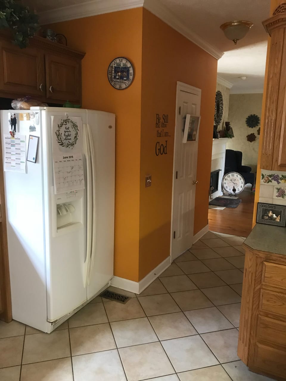 Kitchen opens up into the dinning room and breakfast room