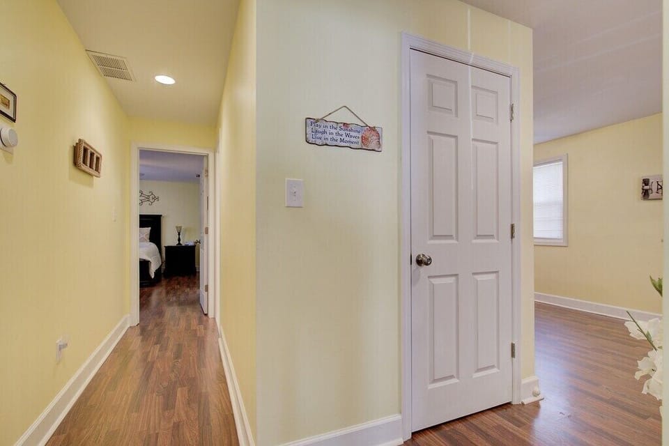 hallway to master