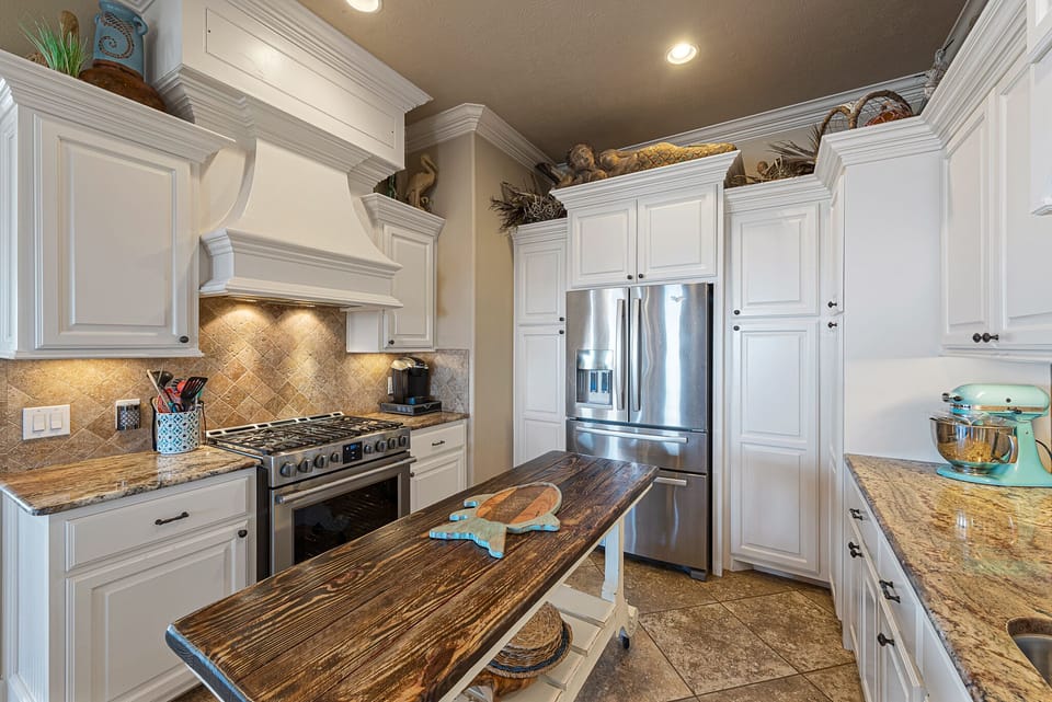 Gas range and oven