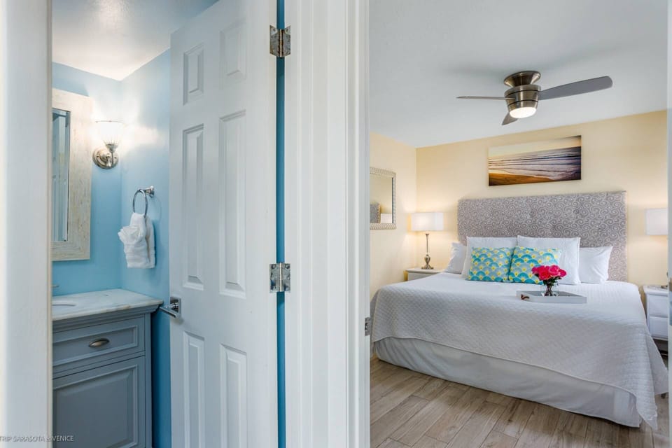 Full bathroom next to the master bedroom.