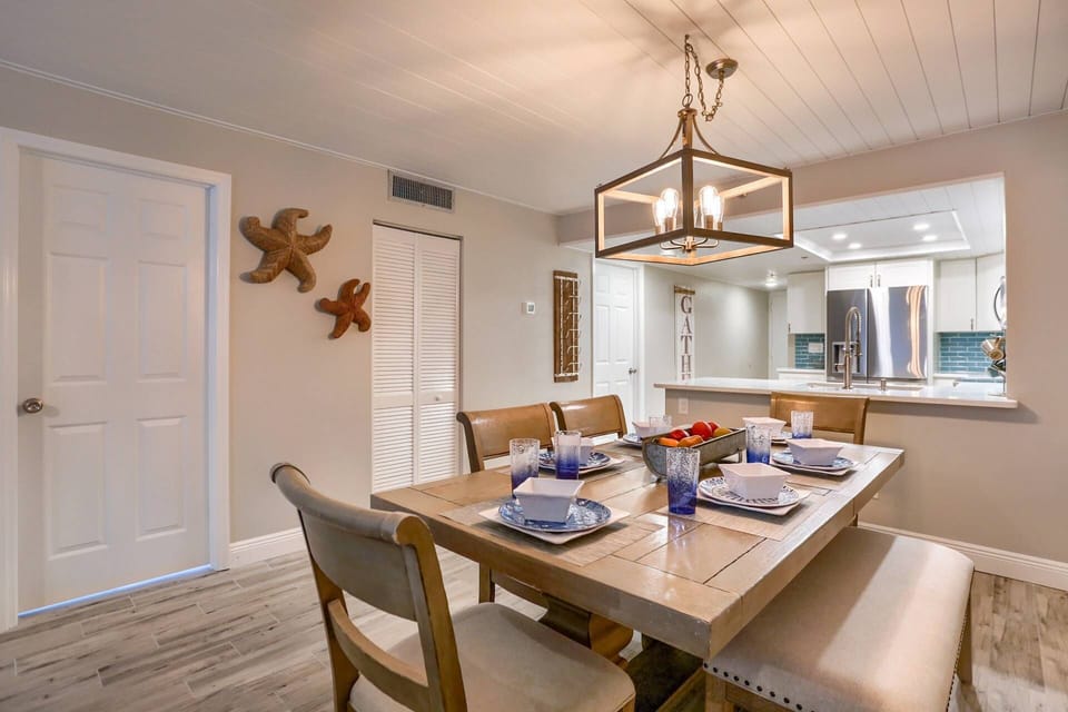 Dining Table with Seating for 6