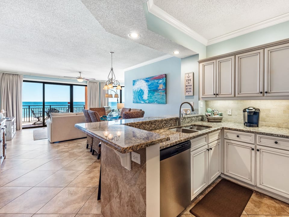 Kitchen/Breakfast Bar
