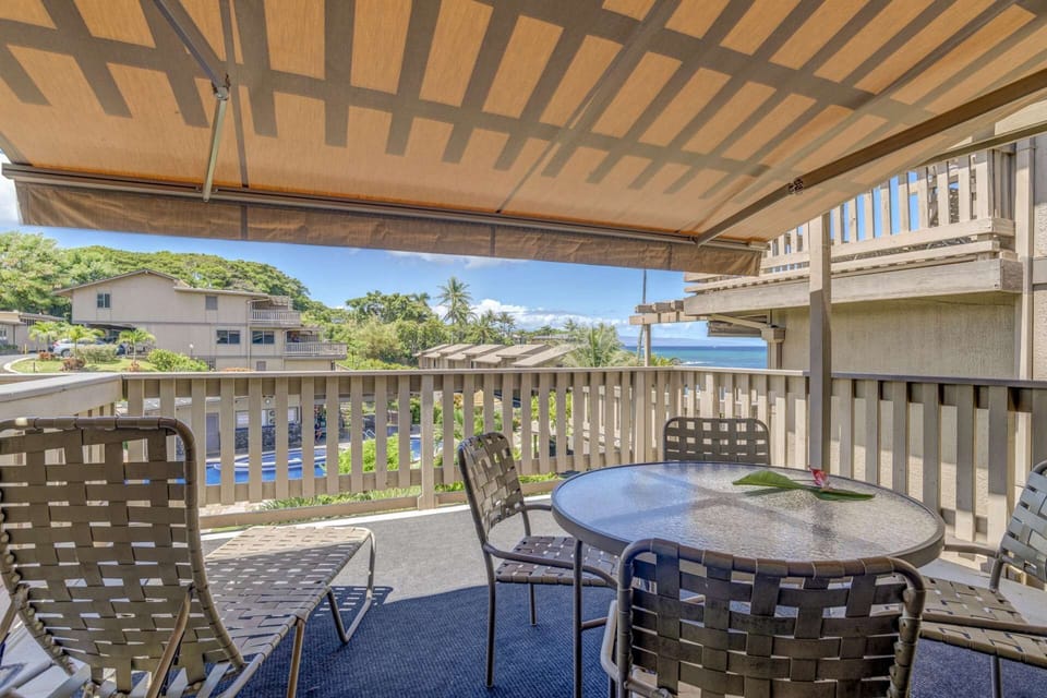 Retractable sunshade for warm afternoons.
