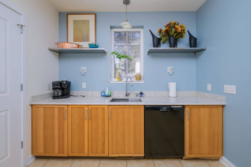 Kitchen with updated appliances and K-Cup - Drip