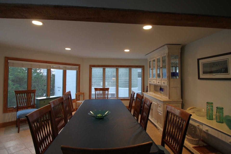 Dining for 8 here with more space at the bar and additional table unseen.