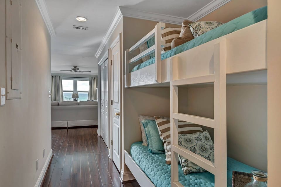 Hall alcove with twin bunks