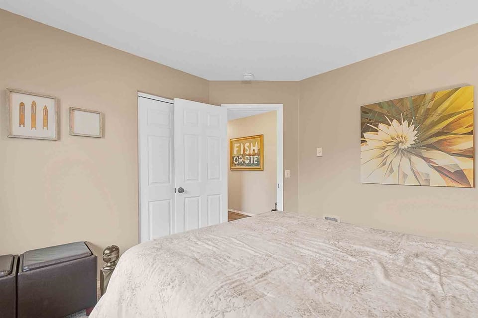 Queen Bedroom 2 of 4