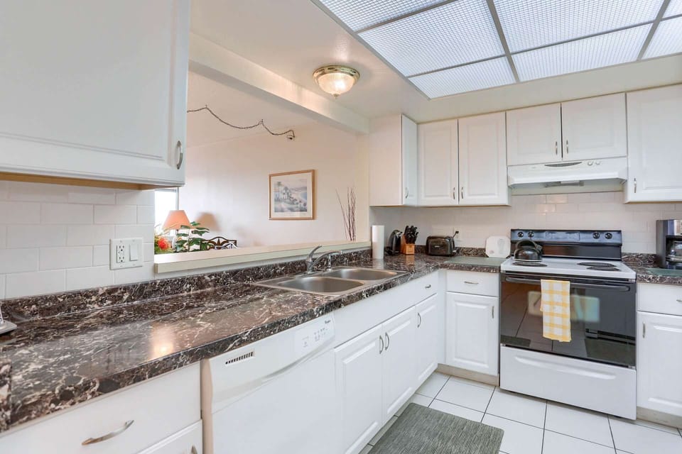 Fully Equipped Kitchen with all the Conveniences of Home!