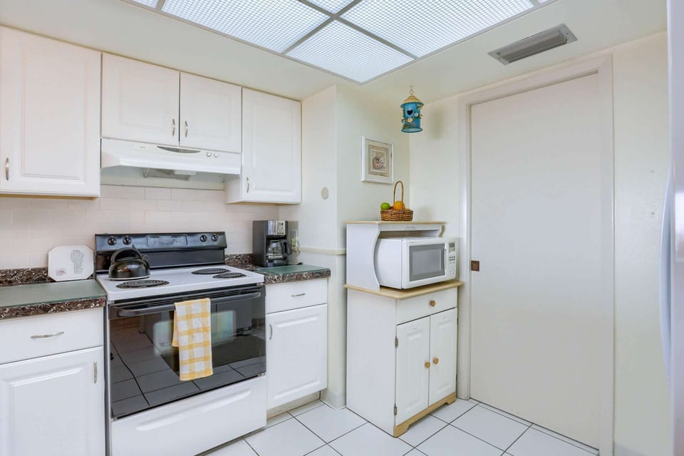 Fully Equipped Kitchen with all the Conveniences of Home!