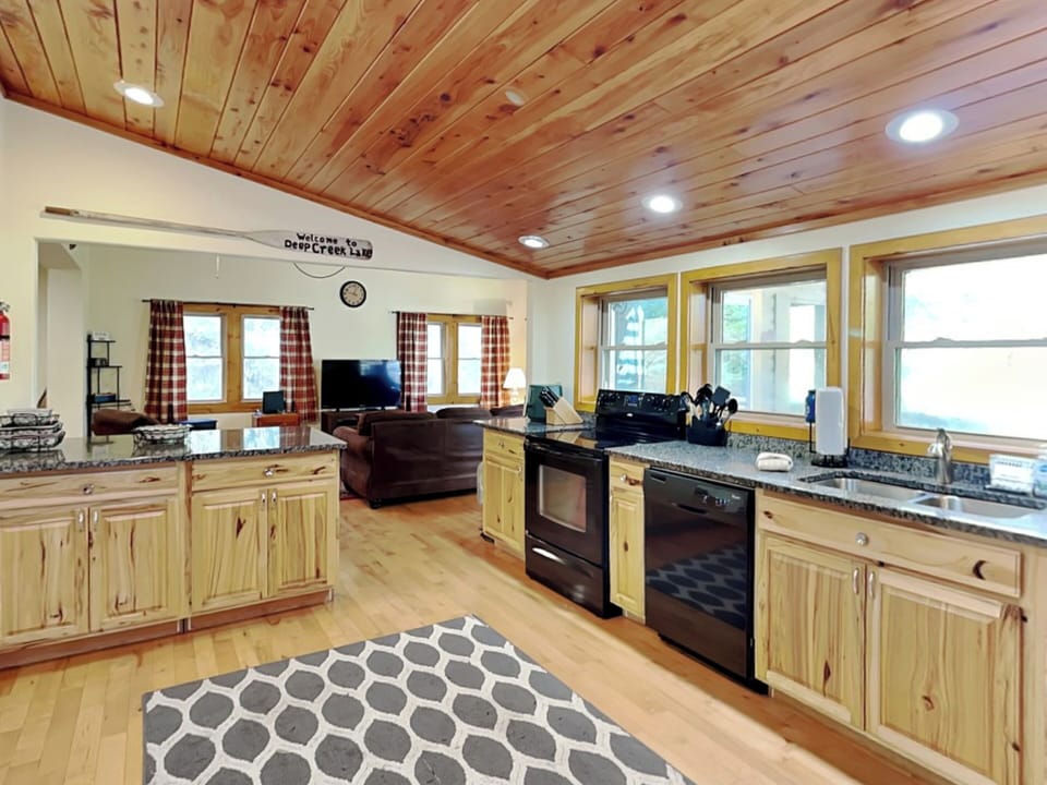 Full Kitchen