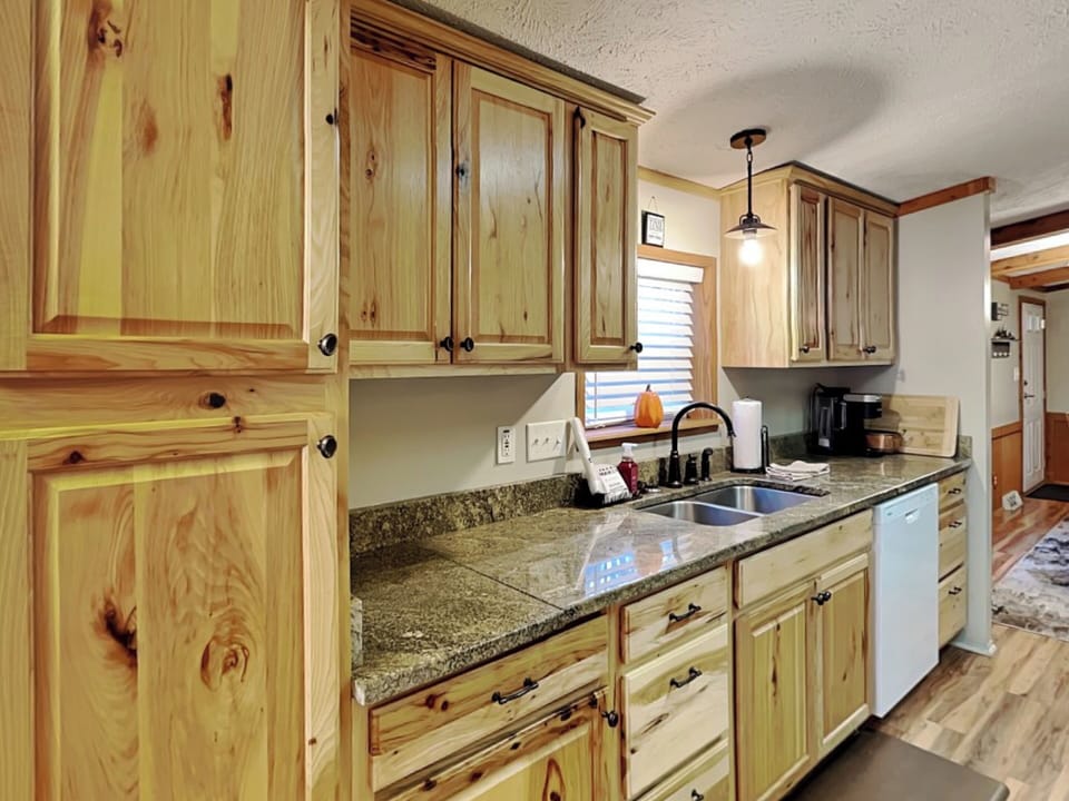 Eat-In Kitchen