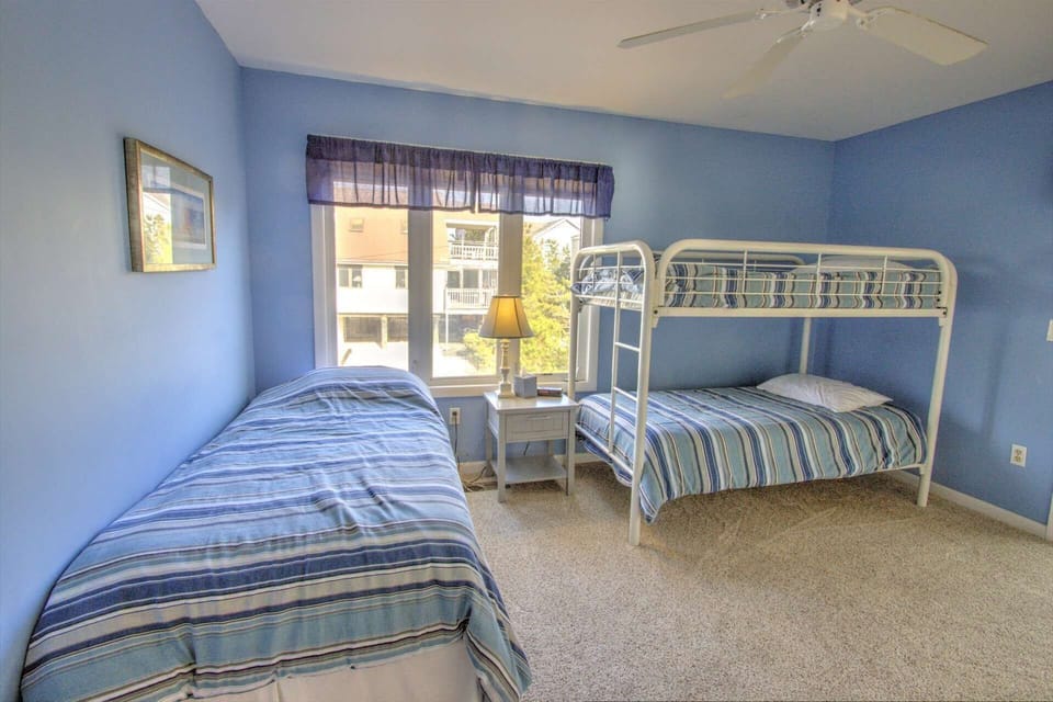Bedroom 3 with 3 twins.