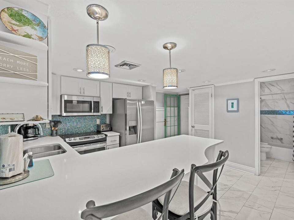 HSRC 302 Kitchen / Breakfast Bar