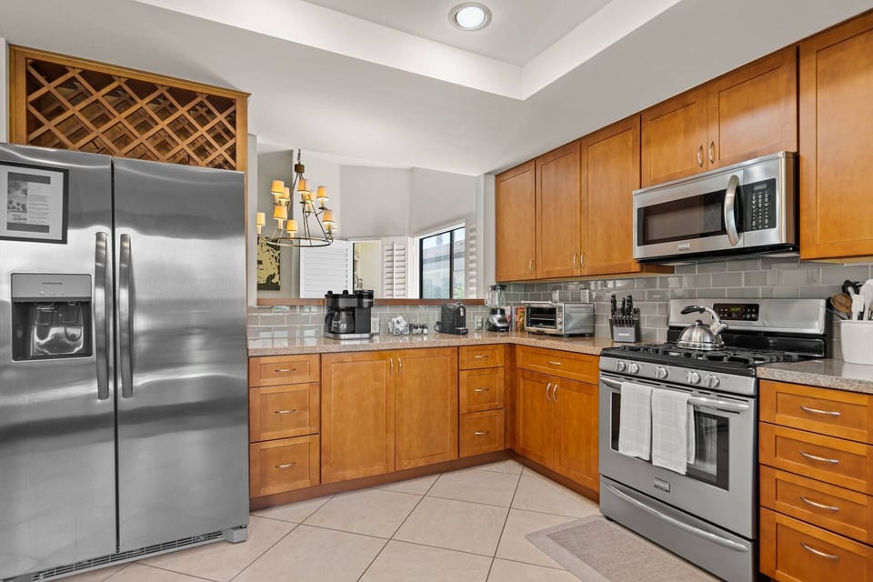 Well equipped kitchen with microwave, oven, hob and regrigerator