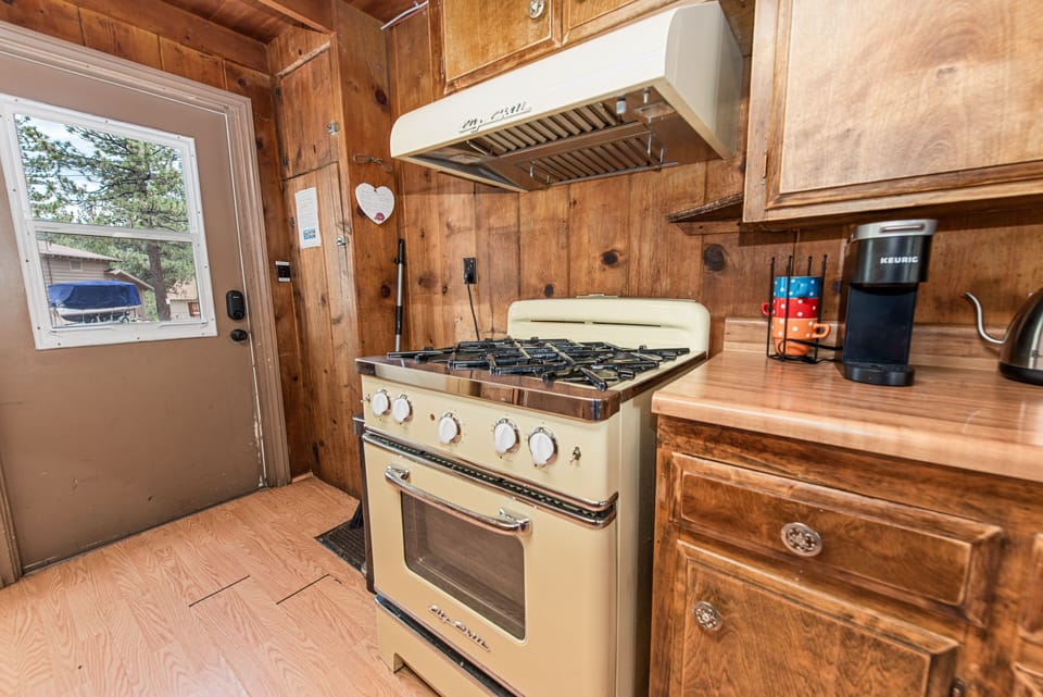 Full kitchen