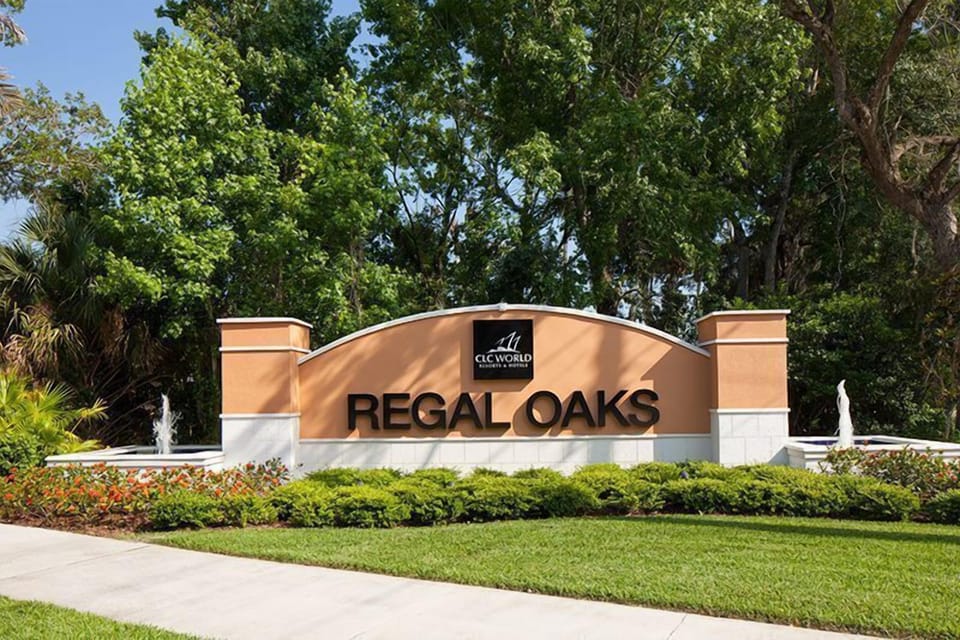 Welcome to Regal Oaks – a premier resort community with lush surroundings.