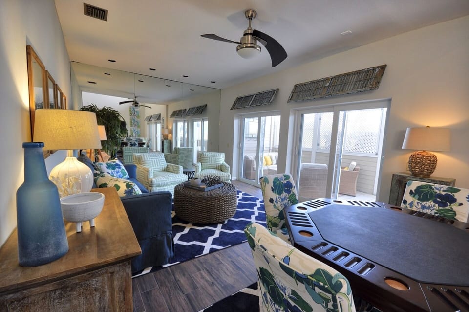 Game table and family area Duval Square Penthouse