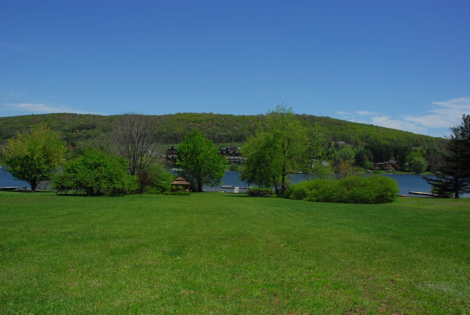 Lake Front at Lake Access/driving distance to unit