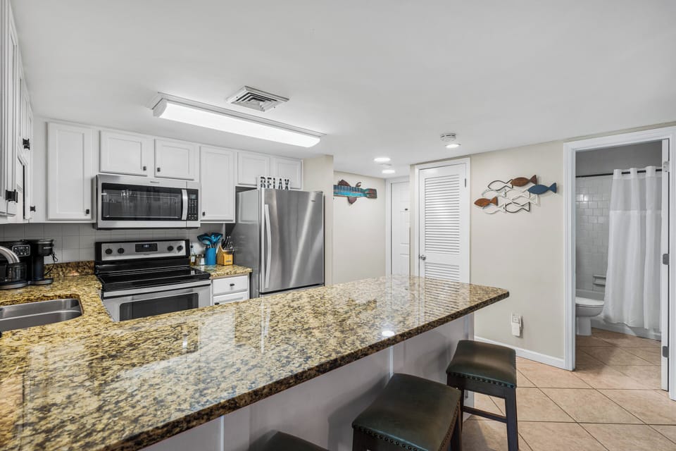 Kitchen / Breakfast Bar