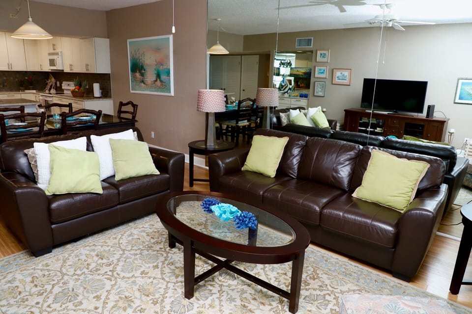 Living room with plenty of seating