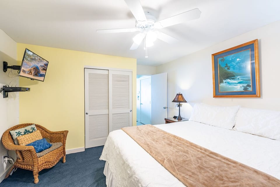 Enticing king bed for a perfect slumber!