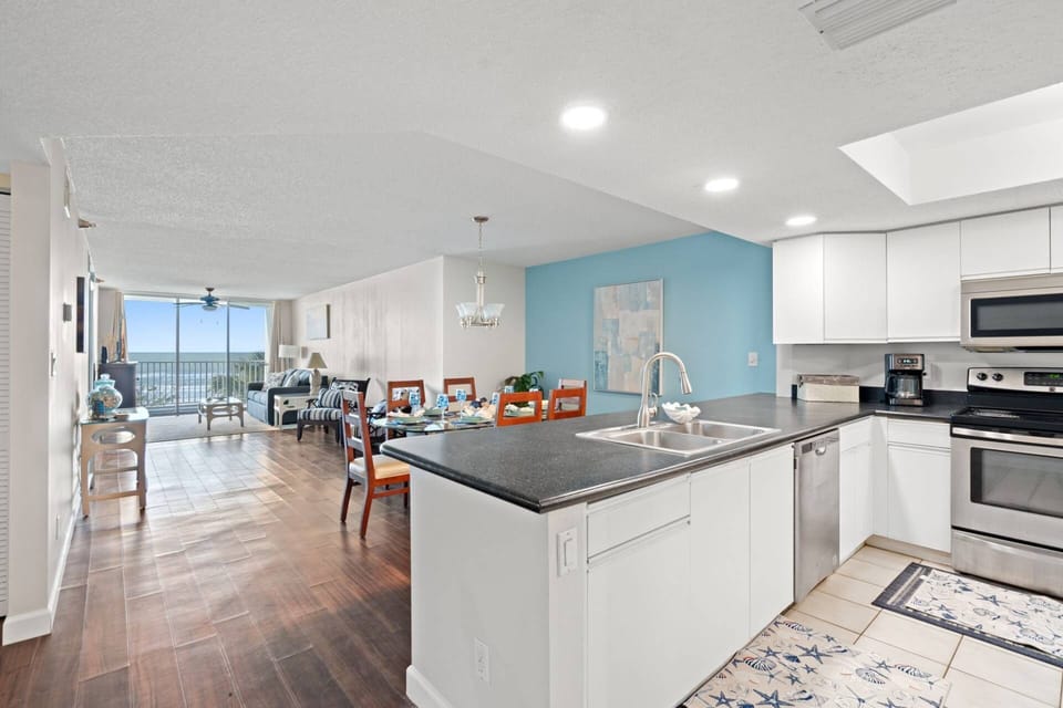 Open Floor Plan with Spectacular Views!