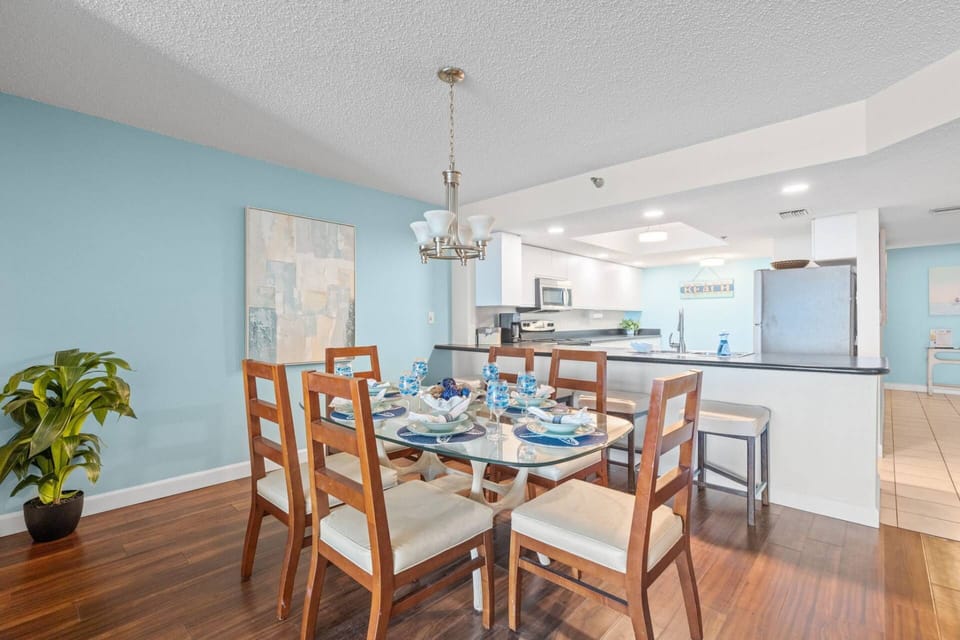 Open Concept Kitchen/Dining Area