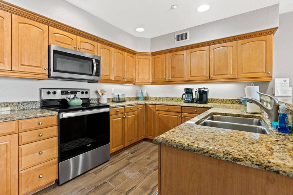 Fully Equipped Kitchen with Stainless Steel Appliances and Granite Countertops