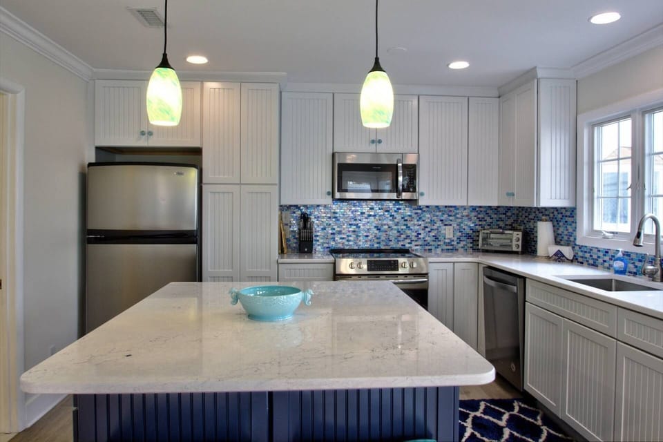 Plenty of room to gather around the table while preparing meals.