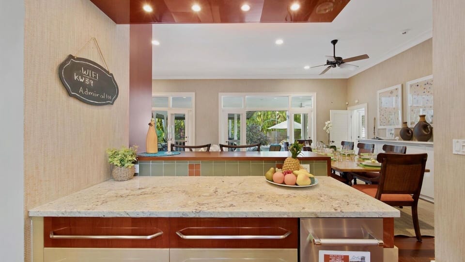 The mixologist in your crew can whip up some drinks at the interior bar...