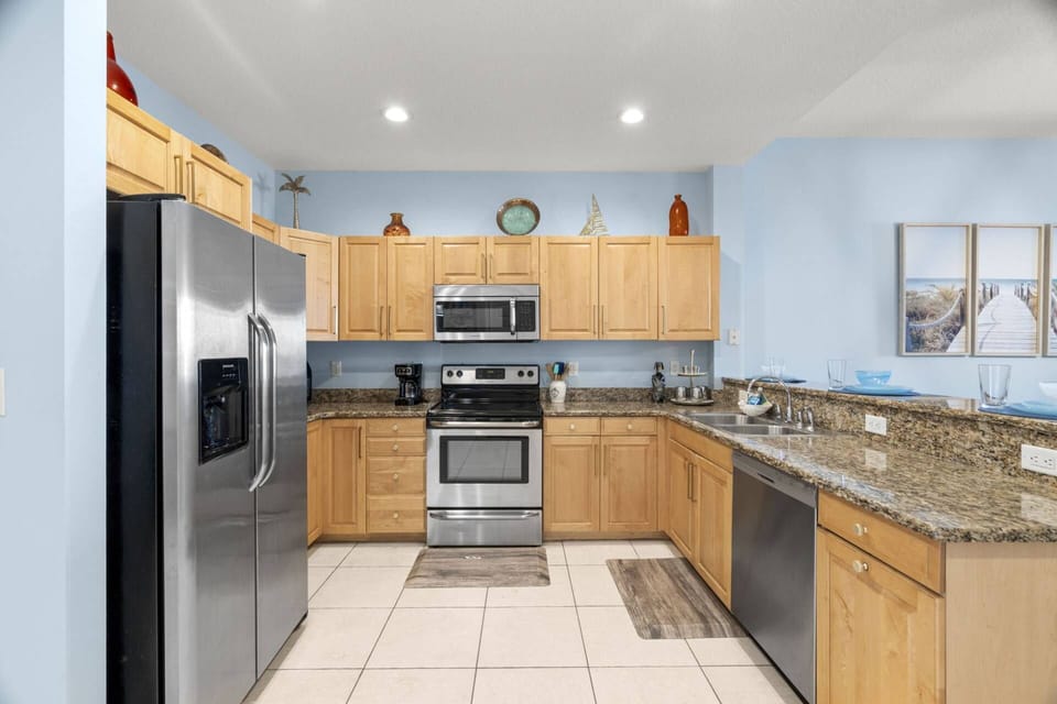 Fully Equipped Kitchen with Granite Countertops, Stainless Steel Appliances, and All the Conveniences of Home!