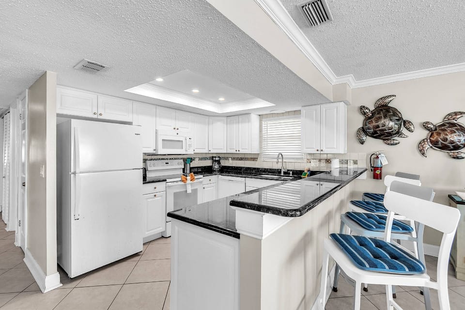 Fully Equipped Kitchen with All the Conveniences of Home!