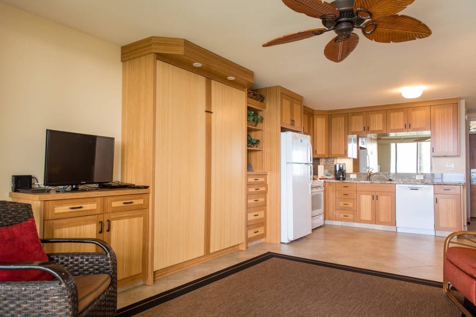 Lots of storage space with built in drawers.