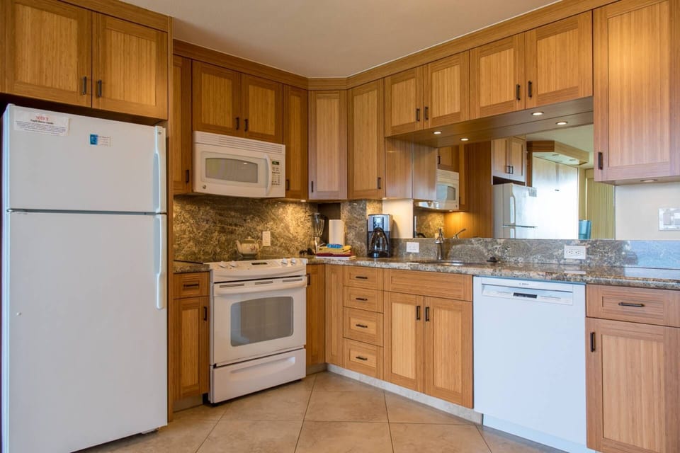 Dimmers on kitchen and counter lighting for a cozy atmosphere.