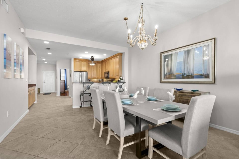 Plenty of Dining Space for All!