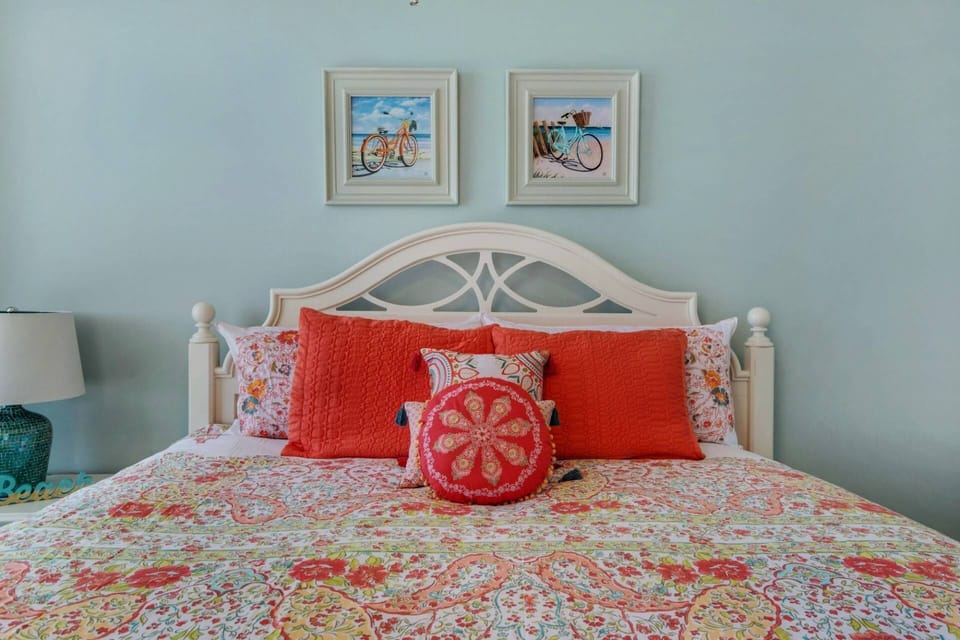 Guest bedroom with king bed