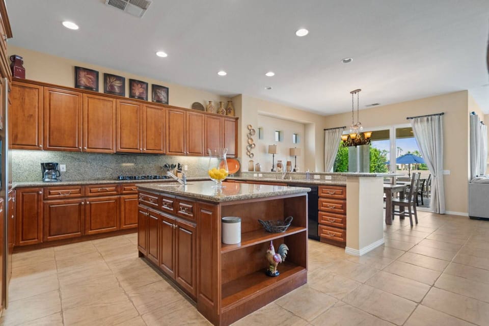 Fully equipped kitchen with plenty of work space