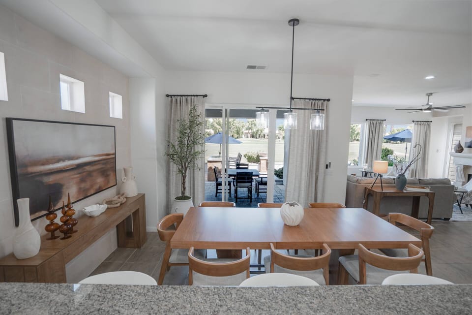 Gorgeous dining room