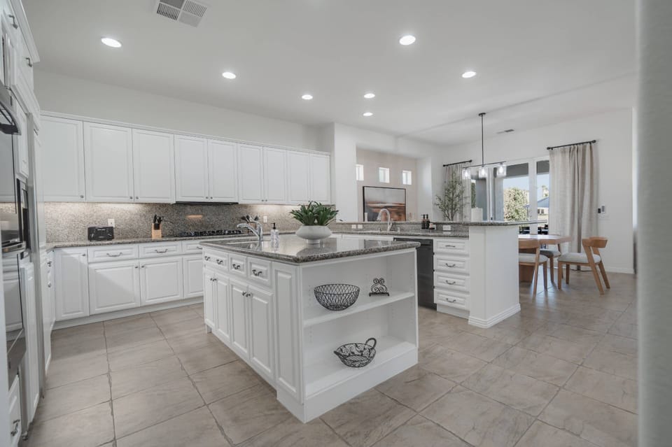 Beautiful, equipped kitchen