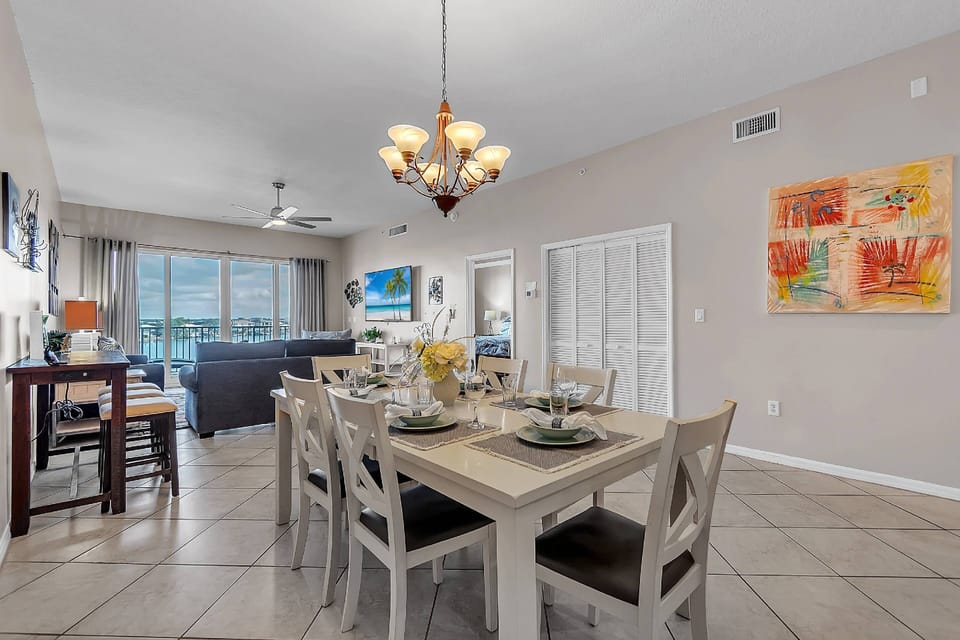 Dining area seating for 6 plus bar stools