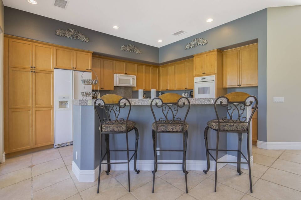 Large Custom Kitchen with Granite Tops and Bar Seating for 3