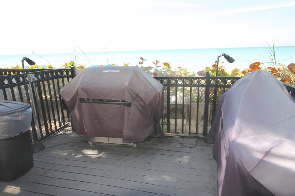 Communal Grill Station-Grill up some Burgers or that Fresh Catch while gazing out into the Gorgeous Ocean