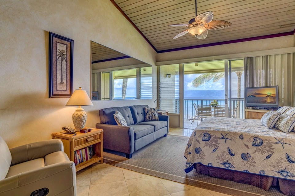 New sofa and recliner - relax and enjoy the sound of the surf!