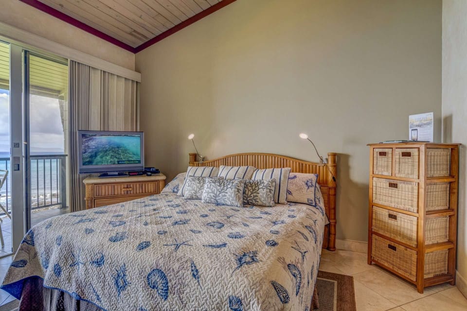 Comfortable king sized bed in unit I -273.