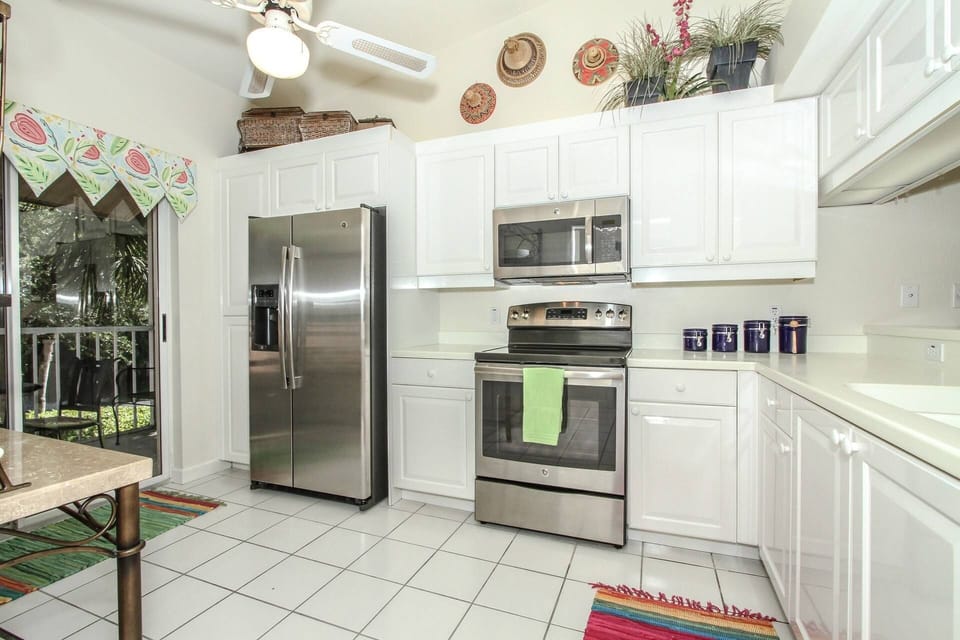 Vaulted ceiling w/fan in this well appointed kitchen w/decorator touches.