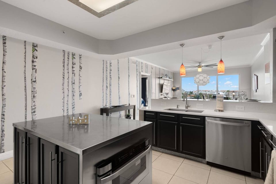 Fully Equipped Kitchen with Stainless Steel Appliances